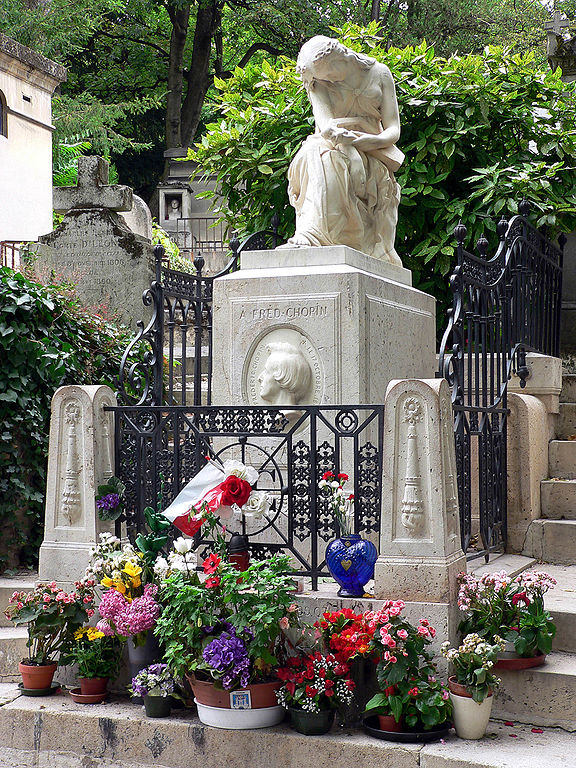 Pomnik Chopina na Père Lachaise, Paryż. Pomnik wyrzeźbiony przez Auguste Clésinger