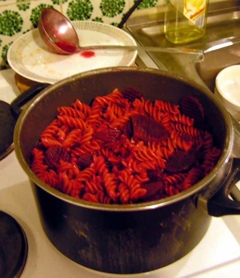 Rote Beete-Nudel-Sache